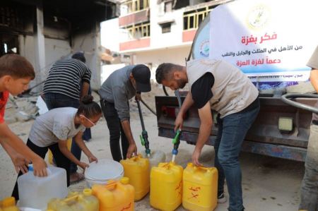 رغم كل المصاعب: حملة "فكّر بغزة" تنجح بالبدء بتوزيع المساعدات في غزة!